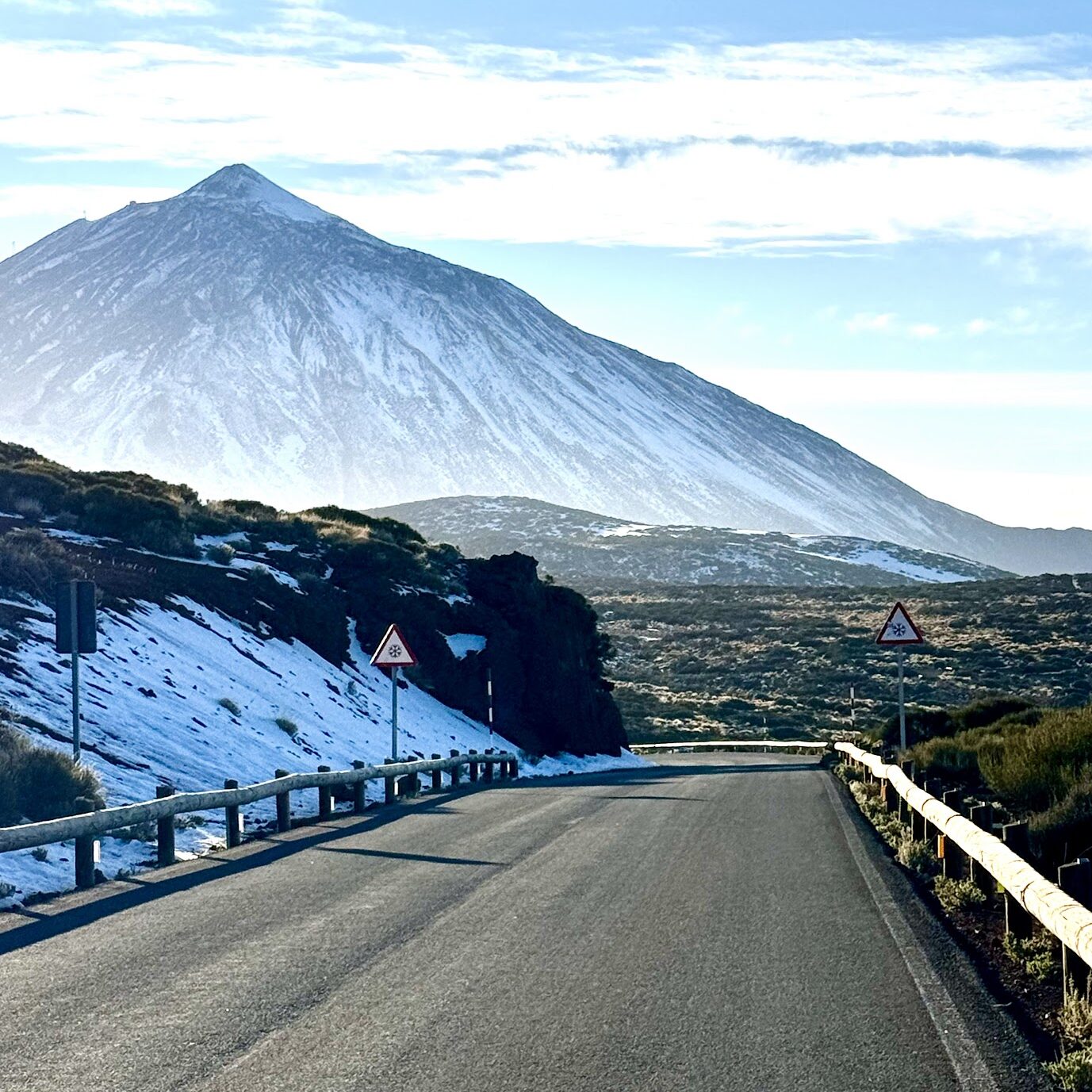 Make Christmas in Tenerife unforgettable with our couples-focused guide: serene beaches, design-led hotels, festive traditions, and practical packing, timing, and request templates.