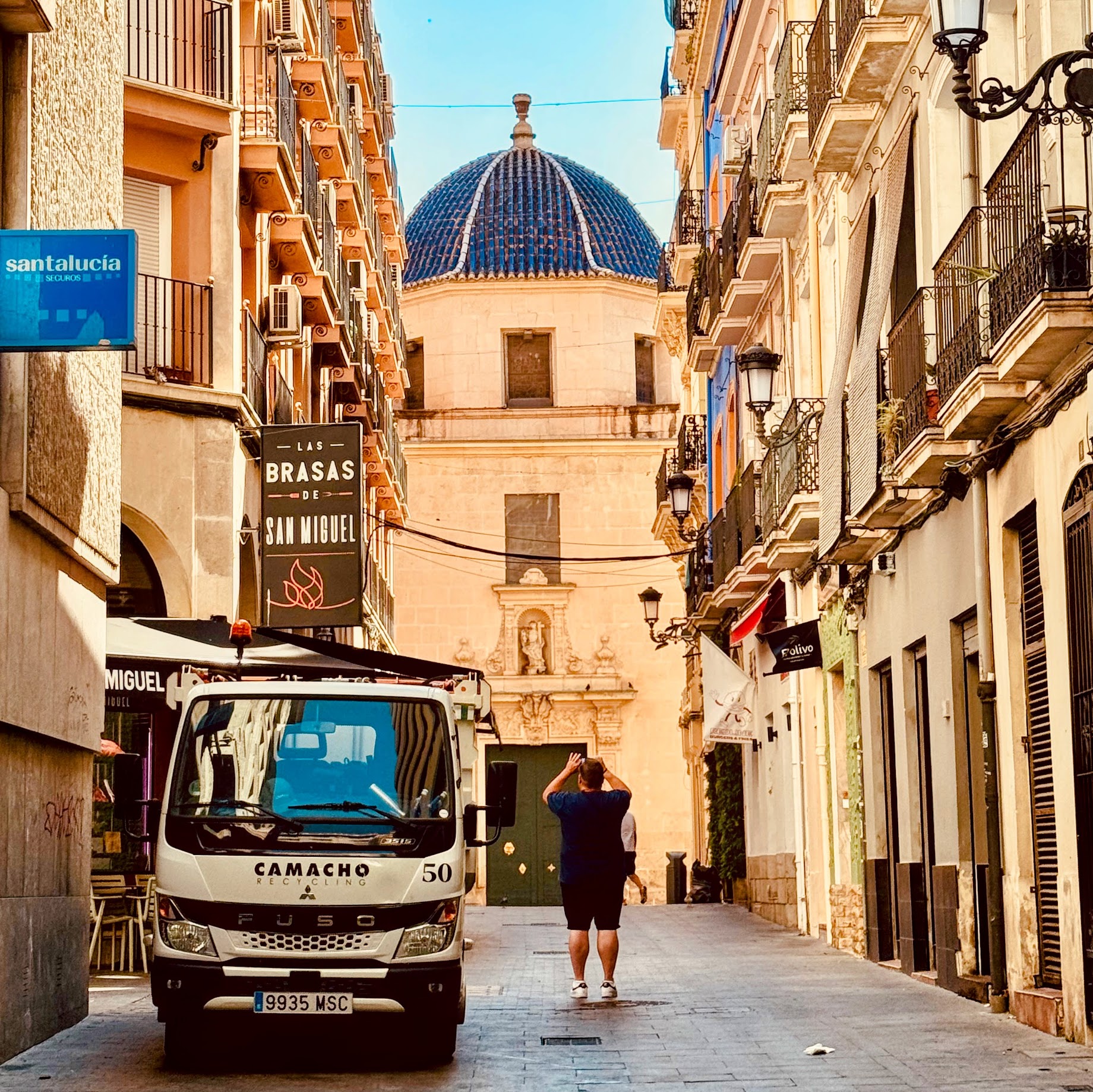 A guide to couples travel rituals: simple habits for connection and calm, with morning/afternoon/evening ideas, timing advice, and flexible no-phone moments.