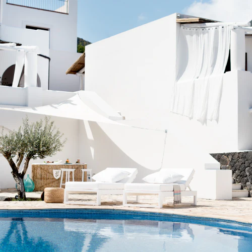 Looking for Italian small boutique hotels without the five-times price tag? Try Maggiore villas, Salina whitewashed suites and Acciaroli beach-and-spa comfort.
