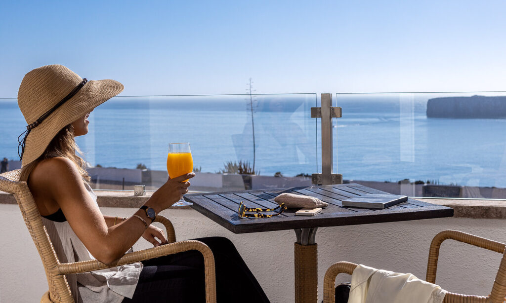 Private balcony at a Portugal small hotel, surrounded by pine trees and offering peaceful views of the sea.
Image source and rights Pestana
https://www.pousadas.pt/es/hotel/pousada-sagres